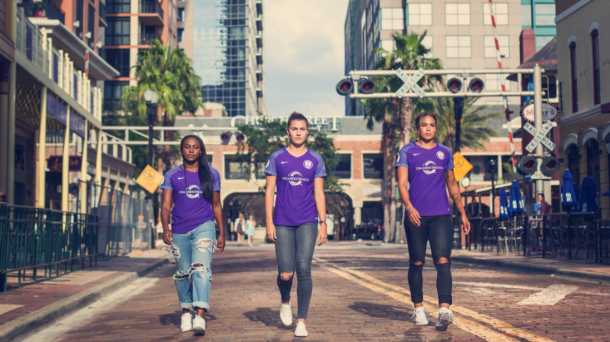 Pride showing new jerseys/ Photo: Orlando Pride's twitter @ORLPride