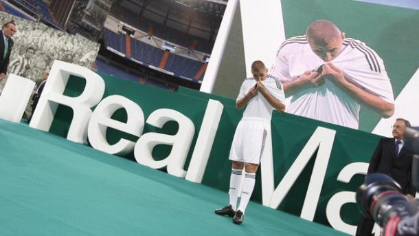 Presentación de Benzema. Fuente:Real Madrid 