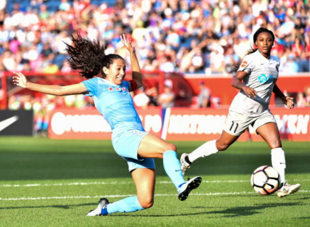 Christen Press sends a shot towards goal against the North Carolina Courage in Chicago. | Photo: Quinn Harris - Icon Sportswire via Getty Images