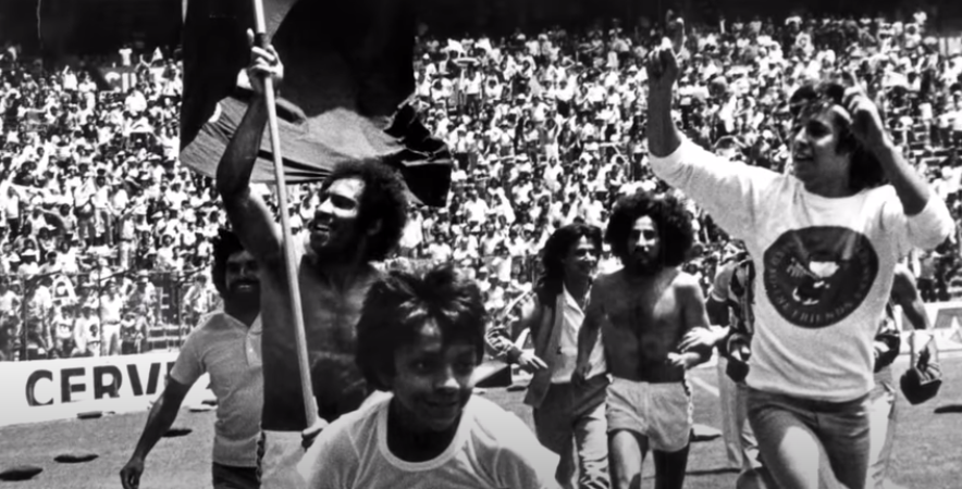 Jugadores de Pumas celebrando el título 1976-77 | Foto: PumasMX