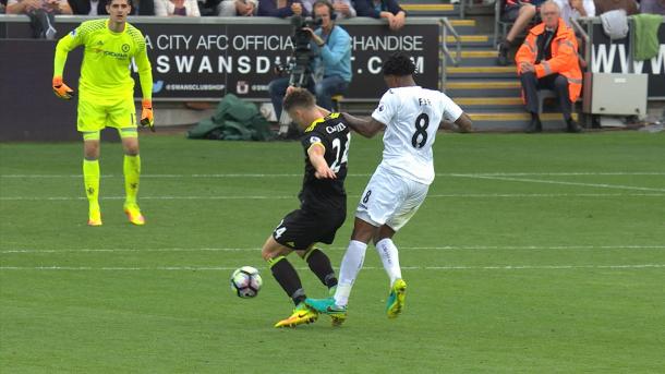 Fer cometió falta sobre Cahill en el segundo gol. Captura: Sky Sports