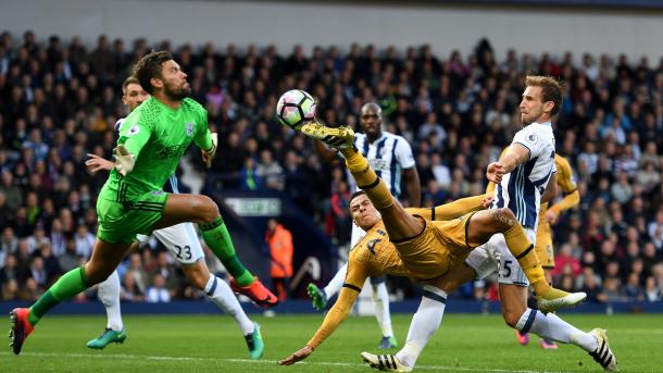 Alli en una acción del partido.