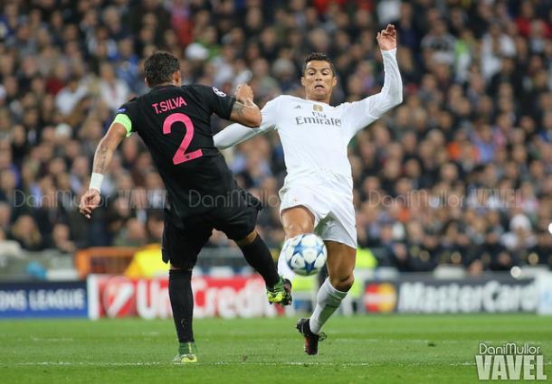 Thiago y Cristiano Ronaldo pugnan por un balón (2015). | FOTO: Dani Mullor - VAVEL