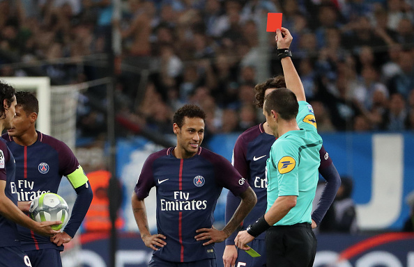 Neymar foi expulso na primeira partida (Foto: Xavier Laine/Getty Images)