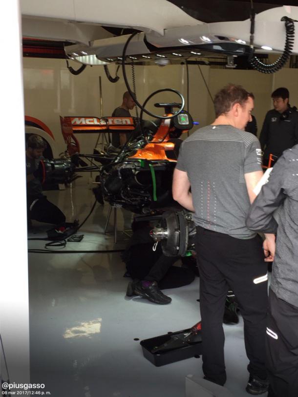 Il box McLaren | Photo: Twitter piusgasso