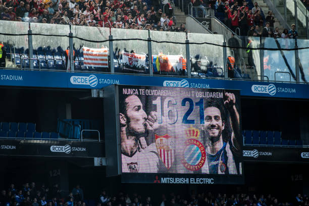 El videomarcador del RCDE Stadium rendiendo homenaje a los tristemente fallecidos Antonio Puerta y Dani Jarque. Fuente: GettyImages