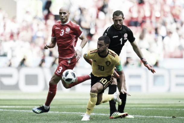 Hazard dribla Mustapha e marca o quarto (Fonte:Getty Images)
