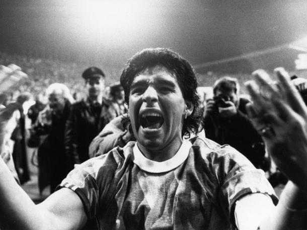 Maradona celebrando la UEFA| Getty Images