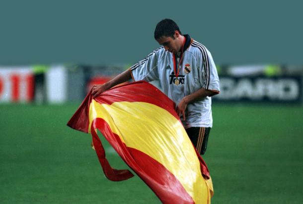 Raúl celebra la octava Copa de Europa con la bandera de España I Foto: Real Madrid