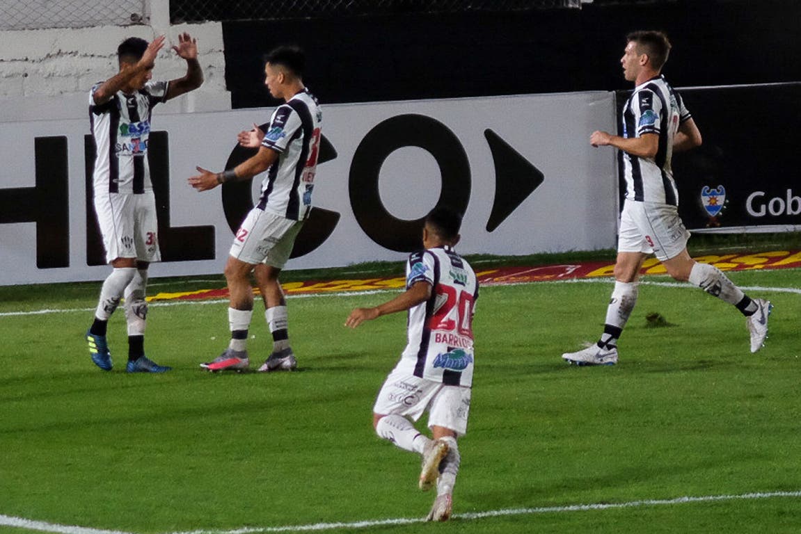 El Ferroviario insistió y encontró el gol. (Foto: Joaquín Camiletti / POOLARGRA)