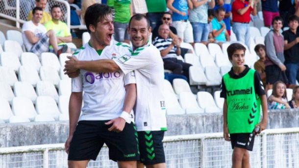 Aquino y César Díaz celebran el gol ante el Palencia | Fuente: Real Racing Club.