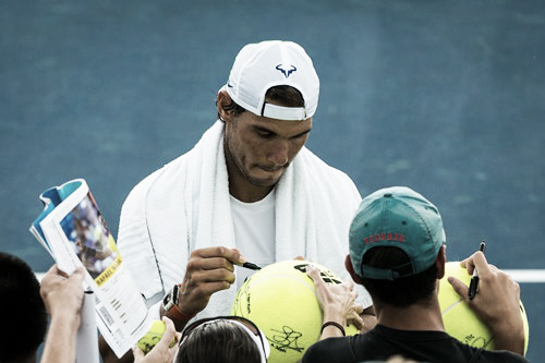Rafa Nadal  firmando autógrafos durante Cincinnati 2015 Foto: wsopen.com