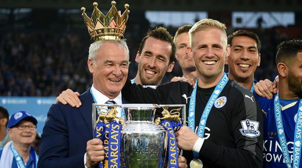 Em 15-16, o Leiceste surpreendeu o mundo e conquistou a Premier League (Dilvulgação / Leicester)