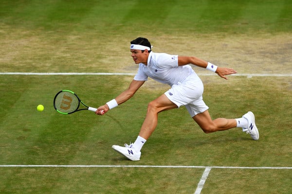 The Canadian will need to serve well to beat Federer at Wimbledon for the second year in a row (Photo by Shaun Botterill / Getty)