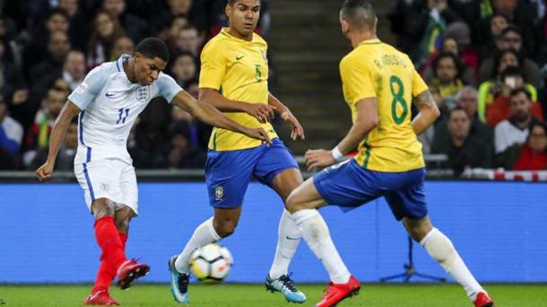 Remate de Marcus Rashford desde fuera del área. Foto: thefa