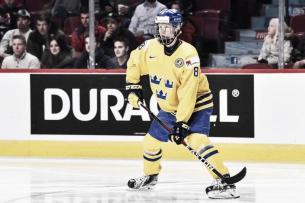 Rasmus Dahlin, con solo 17 años ya destaca en la SHL sueca. Foto: Minas Panagiotakis/Getty Images