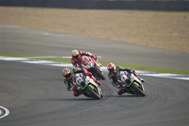 Rea y Sykes pelearon el triunfo hasta el final. Foto: Kawasaki Racing Team
