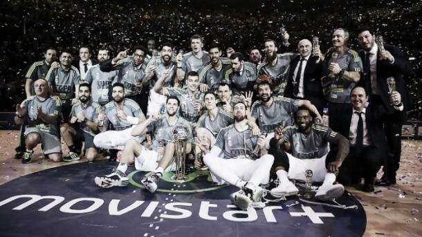 La plantilla celebrando el título de Copa del Rey 2016 (ACB.com)
