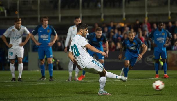 Marco Asensio ejecutando un penalti | Foto: Real Madrid