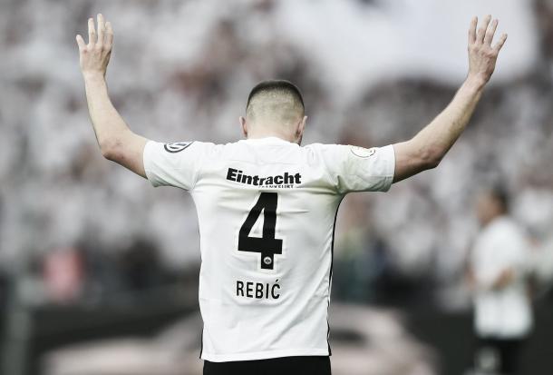 La noche soñada de Ante Rebić | Foto: @DFB_Pokal