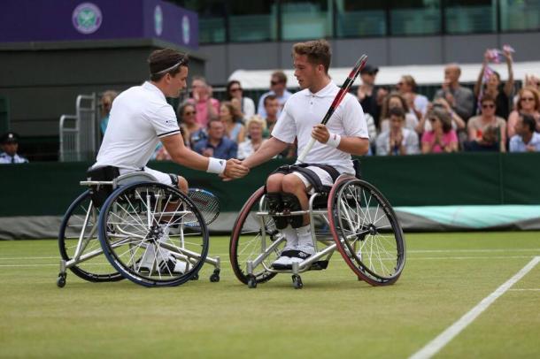 Hewitt & Reid after a point (image: Julian Finney)