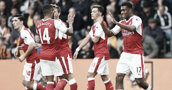 Walcott y Iwobi festejan unos de los goles. Foto: Arsenal.