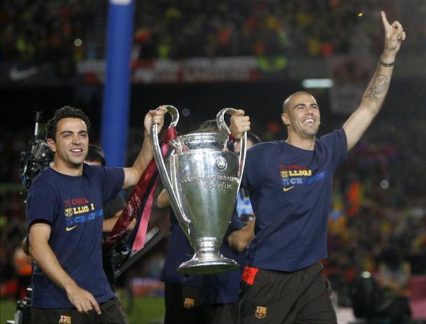 Valdes lifts one of his three Champions League titles with Spanish legend Xavi | Photo: Squawka