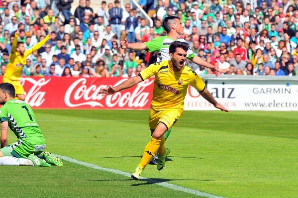 Vitor celebra el primer tanto del Reus | Fuente: Reus Deportiu.