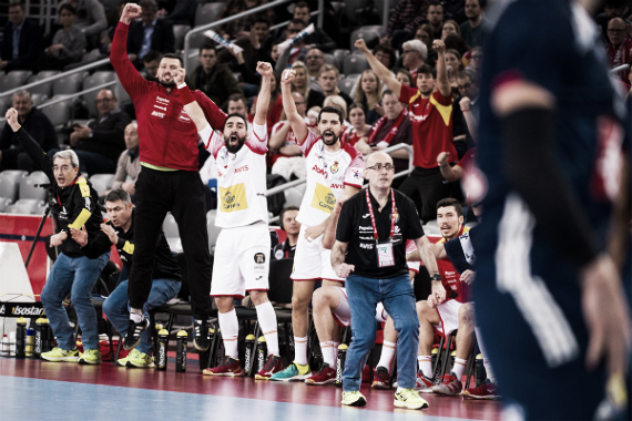 Jordi, con puño apretado, festeja uno de los tantos de la victoria ante Francia | Foto: http://cro2018.ehf-euro.com