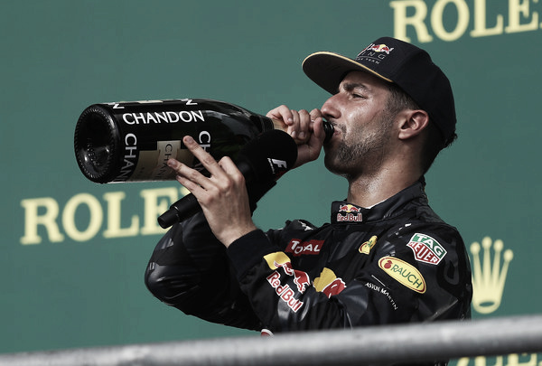 Ricciardo celebra el podio con champán | Fuente: Getty Images