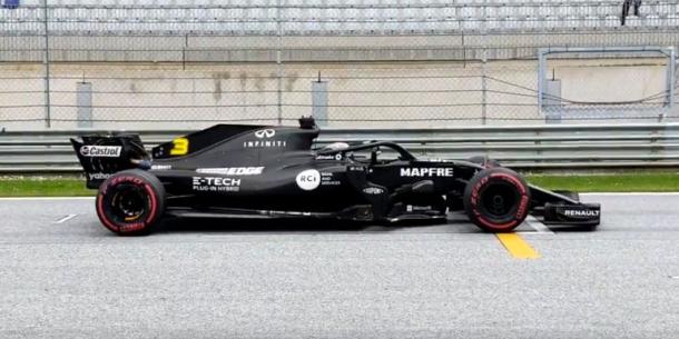 Ricciardo con el Renault en Austria (Fuente: https://www.caranddriver.com/es/formula-1/a32887821/f1-renault-test-austria/)