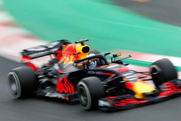 Ricciardo alla guida della Red Bull durante i test di Barcellona | twitter - @f1