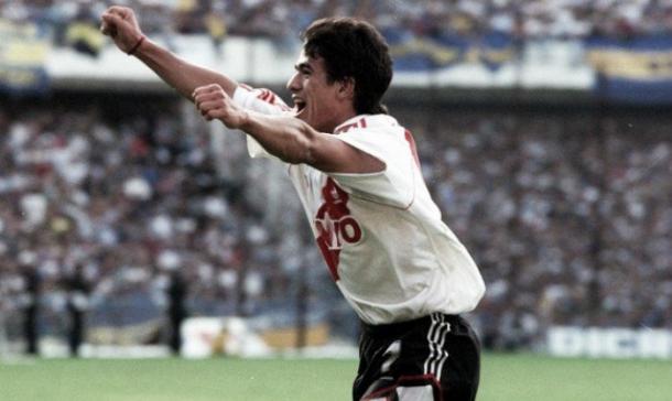 Ortega festejando su primer gol a Boca, en 1994 | Foto: La Página Millonaria