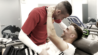 Rober Ibáñez junto a Jaume Domènech durante su recuperación I Foto: Valencia CF