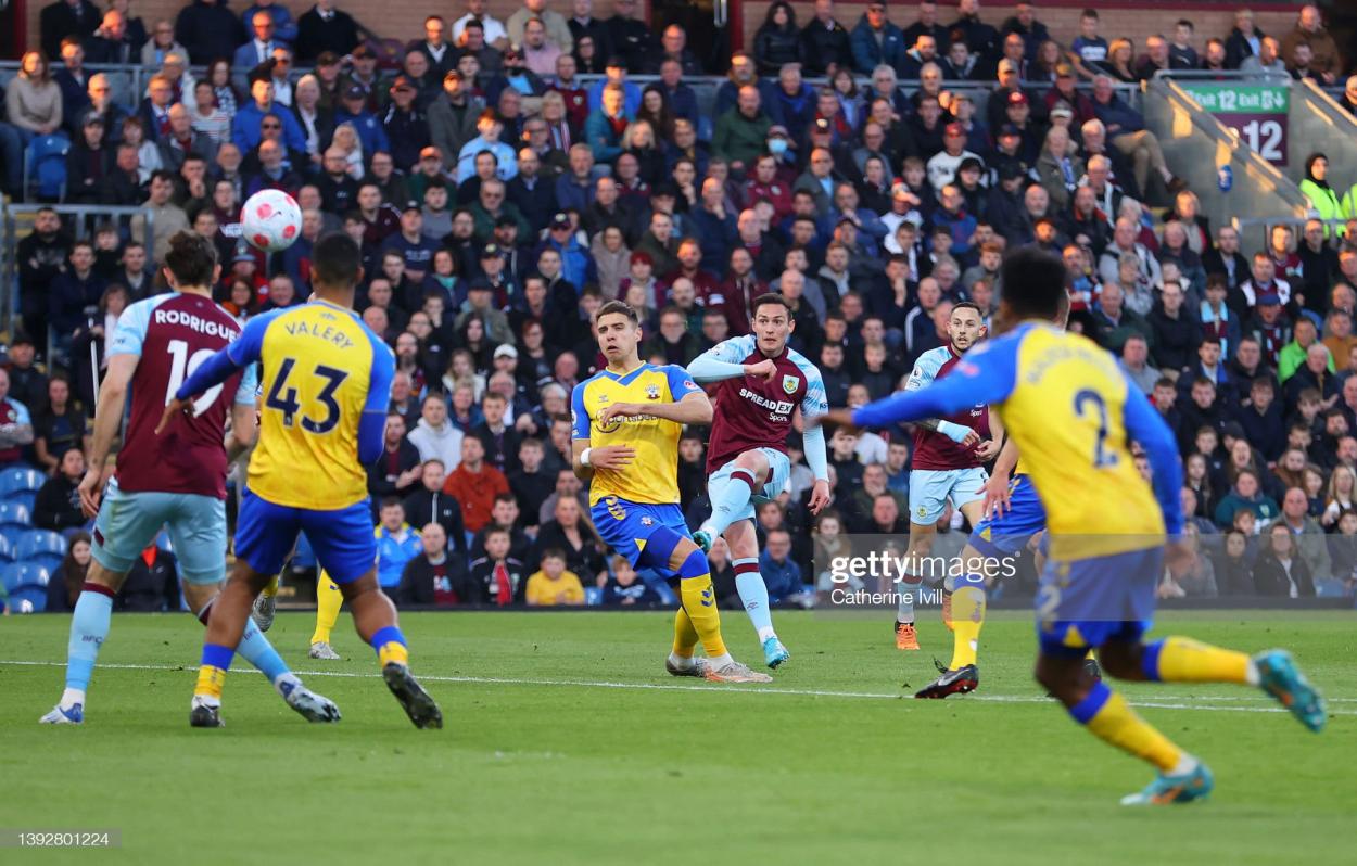 <strong><a  data-cke-saved-href='https://www.vavel.com/en/football/2021/08/31/premier-league/1084313-connor-roberts-joins-burnley-from-swansea-city.html' href='https://www.vavel.com/en/football/2021/08/31/premier-league/1084313-connor-roberts-joins-burnley-from-swansea-city.html'>Connor Roberts</a></strong> curls in the opening goal at <strong><a  data-cke-saved-href='https://www.vavel.com/en/football/2022/04/02/premier-league/1107190-hopefully-liverpool-lose-against-us-pep-guardiola-key-post-burnley-quotes.html' href='https://www.vavel.com/en/football/2022/04/02/premier-league/1107190-hopefully-liverpool-lose-against-us-pep-guardiola-key-post-burnley-quotes.html'>Turf Moor</a></strong>: Catherine Ivill/GettyImages