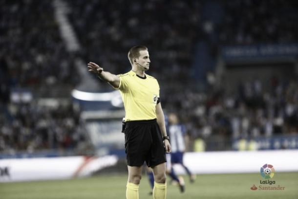 Alberola Rojas dirigiendo un encuentro esta temporada/ Foto: LaLiga