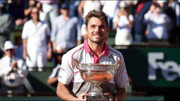 Wawrinka con el trofeo de 2015. Foto: ATP