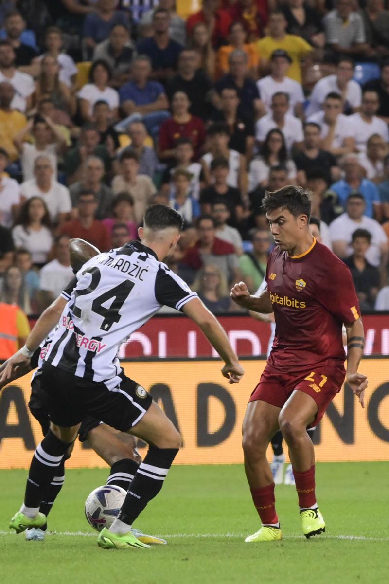 Dybala en una acción de peligro. Fuente: AS Roma