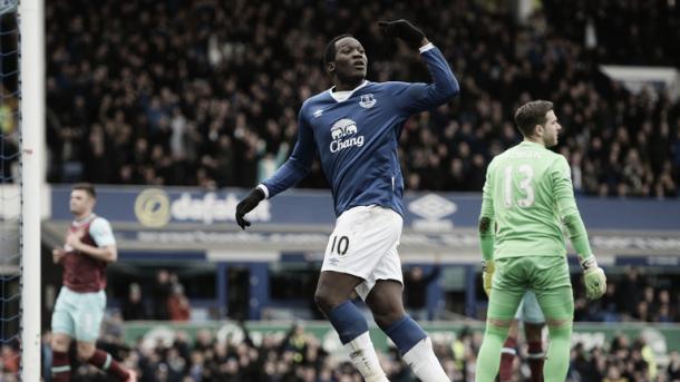 Everton's Romelu Lukaku celebrates scoring his team's first goal. | Image: Sky Sports