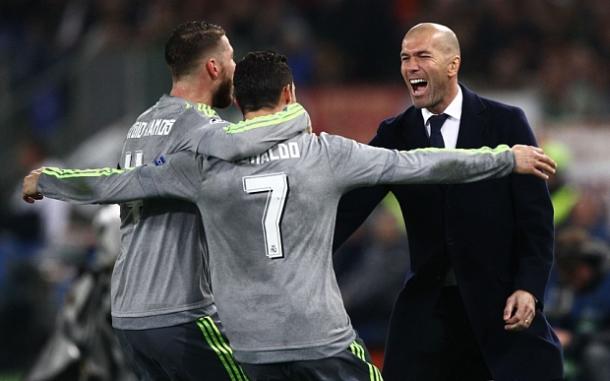 Cristiano y Ramos celebrando el gol contra la Roma con Zidane | Foto: Telegraph