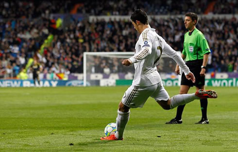 Tiro de falta de Cristiano Ronaldo | Foto: Real Madrid