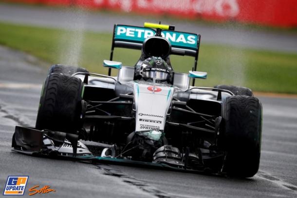 Nico Rosberg daño el alerón en los libres 2 | Foto: GPupdate