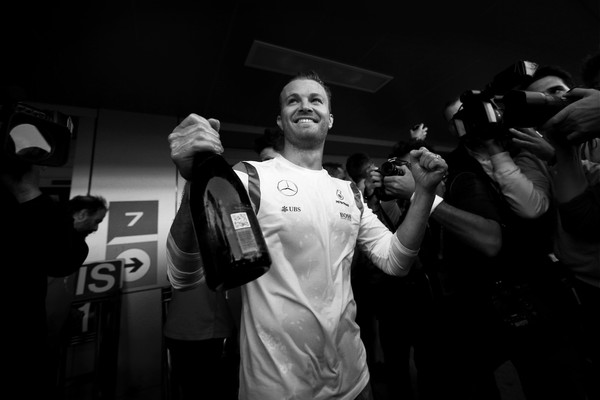 Nico Rosberg celebra el triunfo logrado en Sochi | Foto: zimbio.com