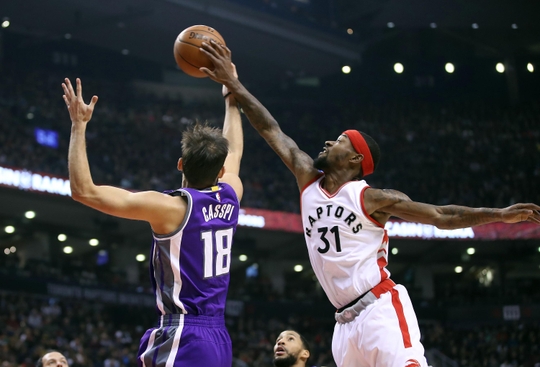 Terrence Ross (right) blocks Omri Casspi (left) PHOTO: Tom Szczerbowski