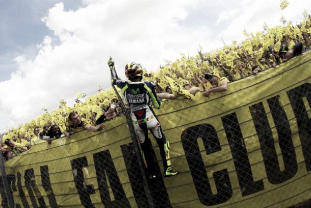 No se entiende el éxito de Rossi sin sus aficionados | Foto: Circuito Assen. 