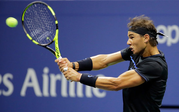 Rafael Nadal reaches for a return (Photo by Andy Lyons/Getty Images)
