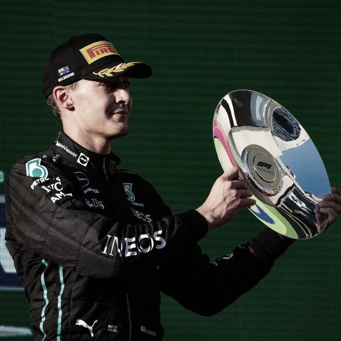 Russell celebrando en el podio. / Fuente: Mercedes AMG Petronas en Twitter.