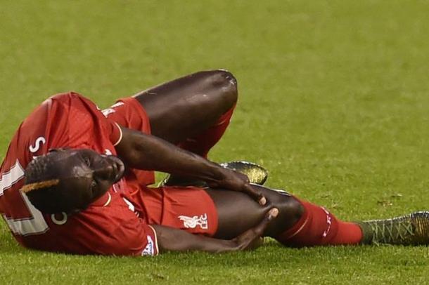 Sakho down injured against Palace (photo: reuters)