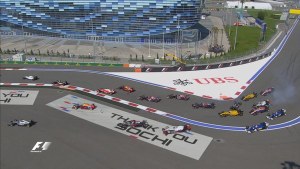 La accidentada salida del GP de Rusia | Twitter oficial de la F1
