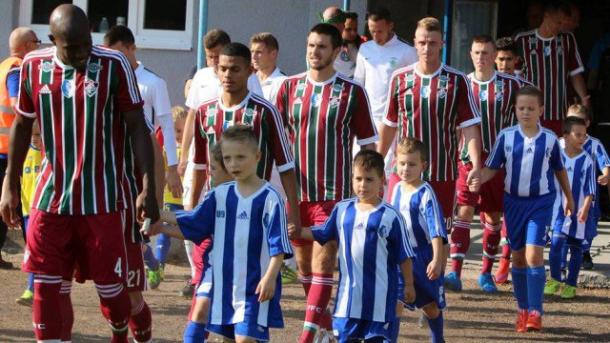 Assim como a base, o Flu Samorín, da Eslováquia, ainda veste Adidas (Foto: Divulgação/Fluminense FC)